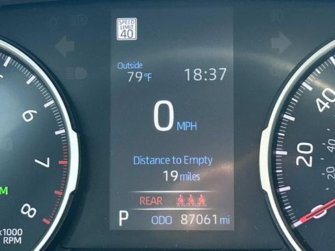 Used 2022 Toyota RAV4 XLE image 31