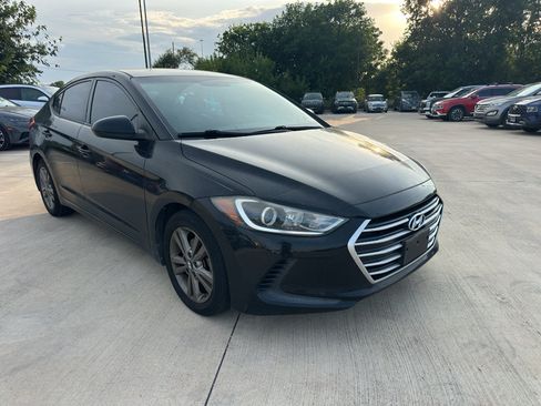 Used 2017 Hyundai Elantra SE FWD image 3