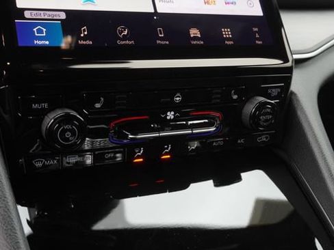 New 2025 Jeep Grand Cherokee L Limited w/ Black Appearance Package image 27