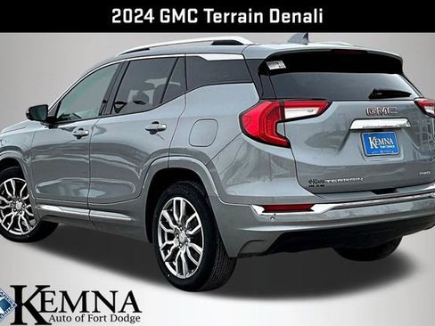Used 2024 GMC Terrain Denali w/ Denali Premium Package image 5