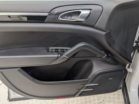 Used 2018 Porsche Cayenne AWD image 14