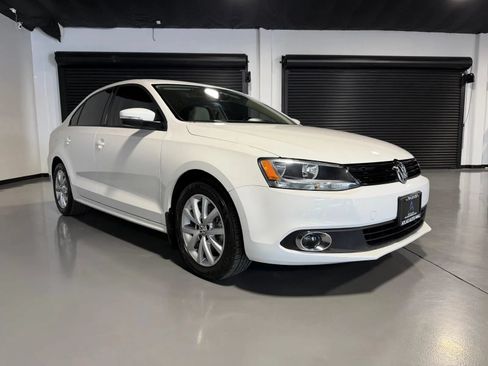 Used 2012 Volkswagen Jetta SE FWD image 3