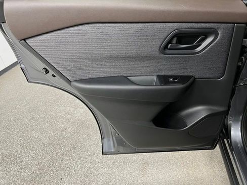 Used 2023 Nissan Rogue S image 36