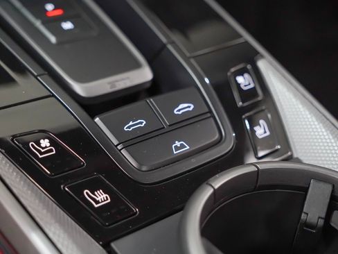 Certified 2025 Porsche 911 Carrera image 31