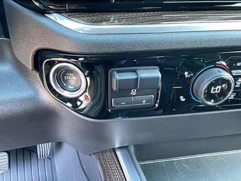 Used 2025 Chevrolet Silverado 1500 LT Trail Boss w/ LT Trail Boss Premium Package AWD/4WD image 19