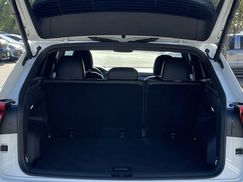 Used 2024 Volkswagen Atlas Cross Sport SE image 27