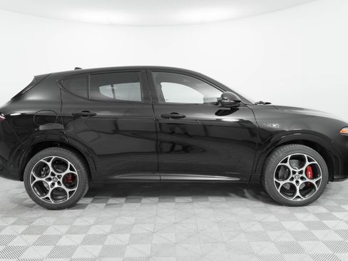 New 2025 Alfa Romeo Tonale w/ Premium Package image 12