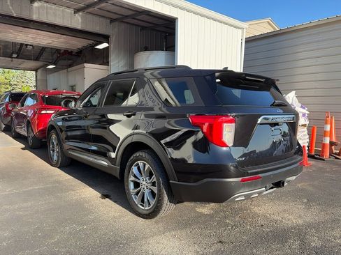 Used 2023 Ford Explorer XLT w/ Equipment Group 202A AWD/4WD image 3