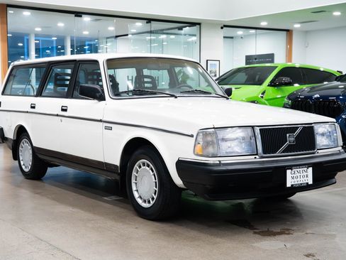 Used 1990 Volvo 240 DL image 3