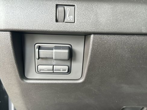 New 2025 GMC Canyon Elevation w/ Convenience Package image 19