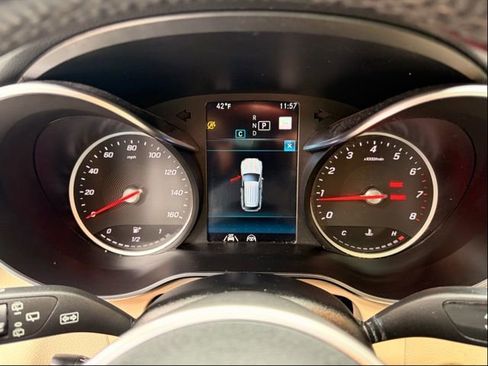 Used 2022 Mercedes-Benz GLC 300 4MATIC w/ Driver Assistance Package image 21