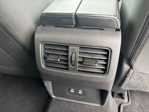 Used 2025 Nissan Rogue SV image 24