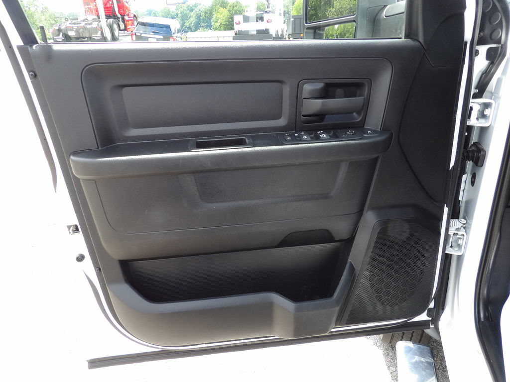 Used 2024 RAM 5500 Tradesman w/ Chrome Appearance Group AWD/4WD image 14
