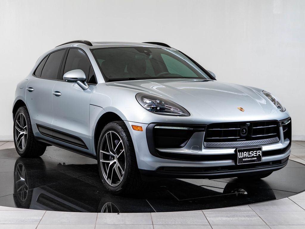 Used 2024 Porsche Macan AWD/4WD image 10