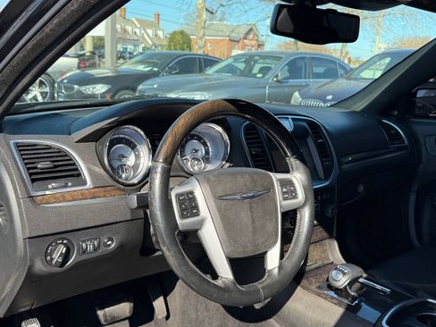 Used 2014 Chrysler 300 C RWD image 23