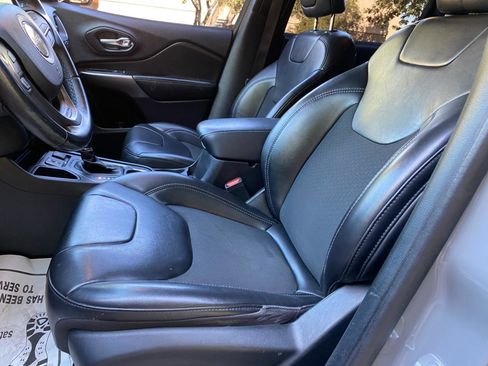 Used 2020 Jeep Cherokee Latitude Plus FWD image 27