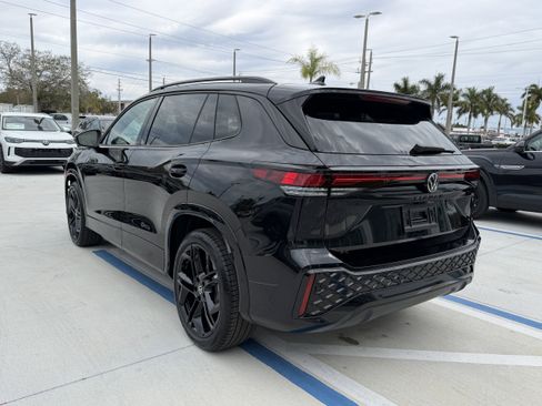 New 2026 Volkswagen Tiguan SE R-Line image 5