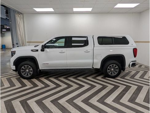 Used 2024 GMC Sierra 1500 AT4 w/ Technology Package AWD/4WD image 3