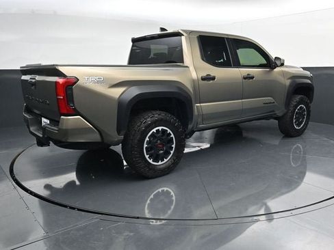 Used 2024 Toyota Tacoma TRD Off-Road AWD/4WD image 10