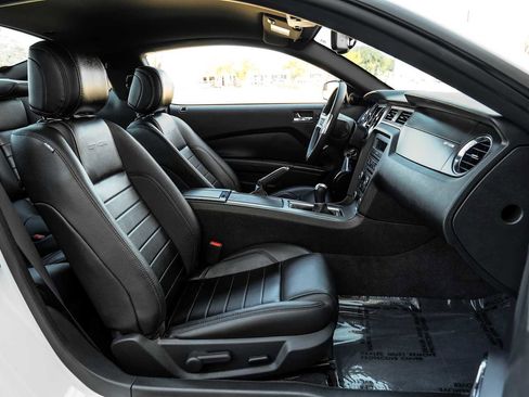 Used 2012 Ford Mustang GT Premium image 32