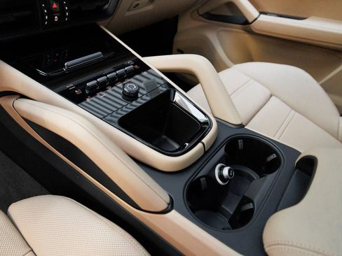 New 2025 Porsche Cayenne S image 23