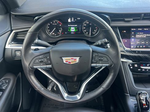 Certified 2025 Cadillac XT6 Premium Luxury image 15