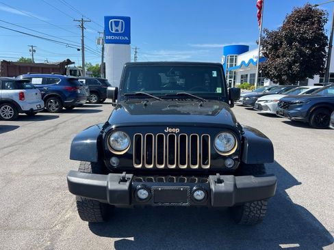 Used 2014 Jeep Wrangler Unlimited Sahara AWD/4WD image 8