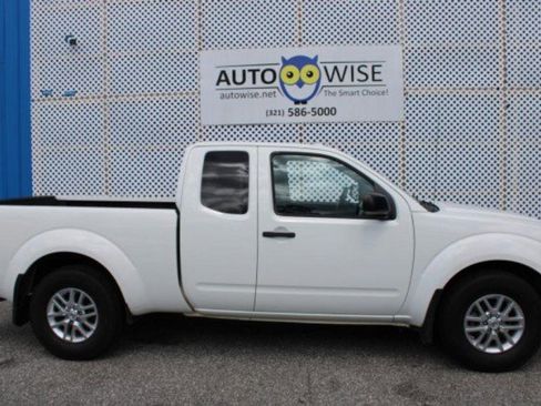 Used 2018 Nissan Frontier SV image 6