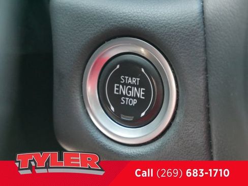 Used 2021 Chevrolet Suburban Z71 AWD/4WD image 33