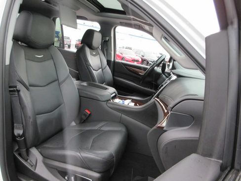 Certified 2019 Cadillac Escalade Premium Luxury AWD/4WD image 28