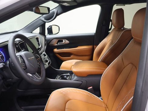 New 2026 Chrysler Pacifica Pinnacle w/ Trailer Tow Group image 9