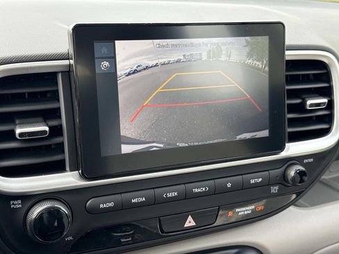 Used 2025 Hyundai Venue SEL FWD image 6
