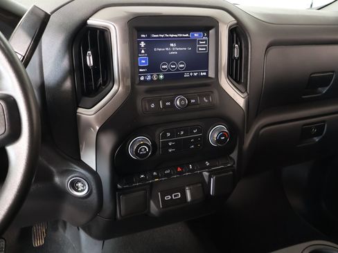 Used 2024 Chevrolet Silverado 1500 Custom Trail Boss AWD/4WD image 5