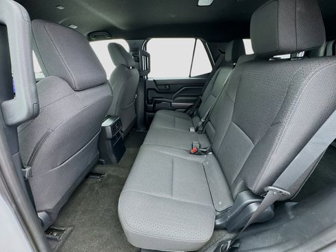 Used 2025 Toyota 4Runner SR5 AWD/4WD image 15