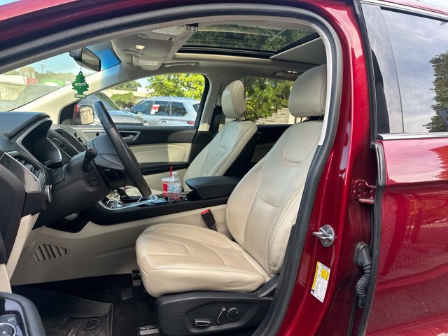Used 2018 Ford Edge Titanium w/ Equipment Group 301A FWD image 6