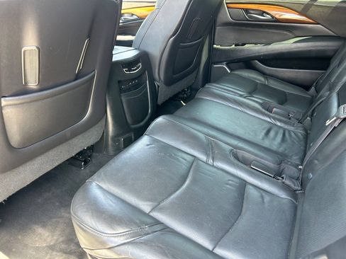 Used 2017 Cadillac Escalade ESV Premium Luxury RWD image 25
