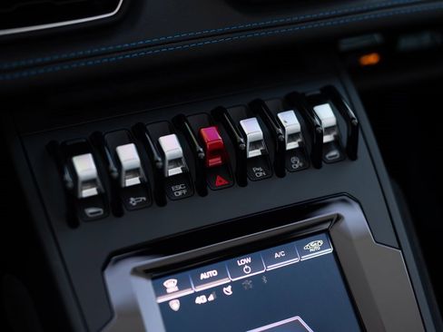 Used 2020 Lamborghini Huracan EVO image 37