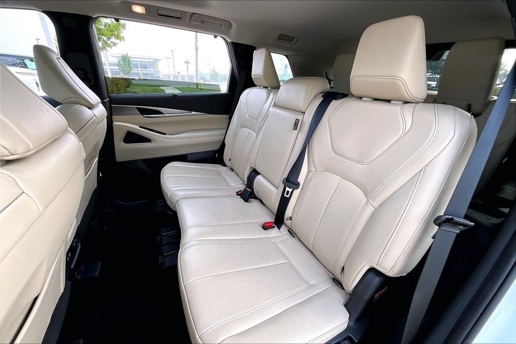 Certified 2024 INFINITI QX60 Luxe w/ Vision Package AWD/4WD image 32
