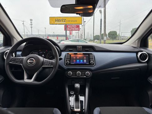 Used 2025 Nissan Versa SV FWD image 31