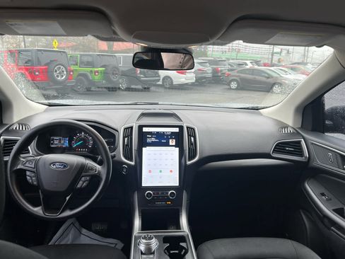 Used 2022 Ford Edge SE image 18