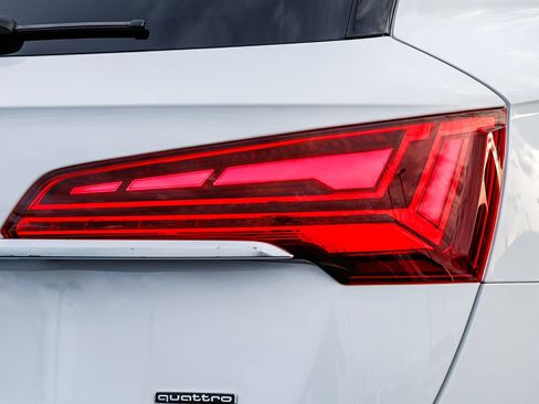 Used 2023 Audi Q5 e Premium Plus image 8