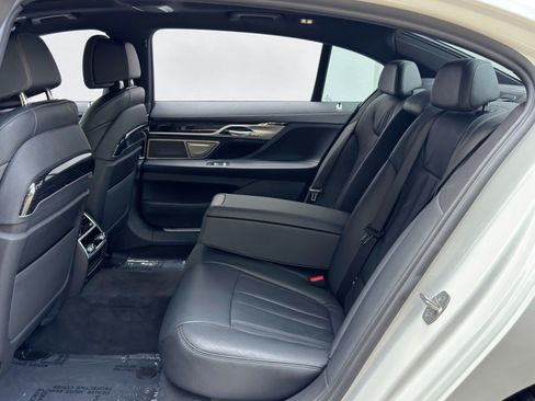 Used 2022 BMW 740i w/ M Sport Package RWD image 48