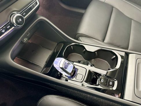 Used 2025 Volvo XC40 B5 Ultra w/ Climate Package image 15