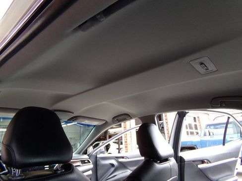 Used 2020 Toyota Camry XLE image 31