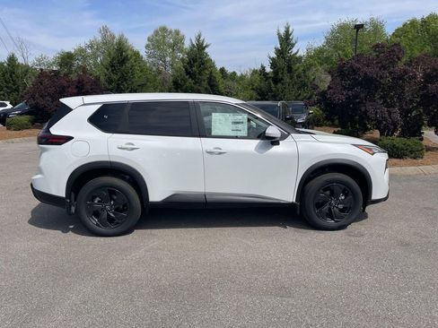 New 2026 Nissan Rogue SV w/ Cold Weather Package AWD/4WD image 2