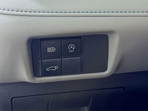 Used 2023 Toyota Highlander XLE image 22