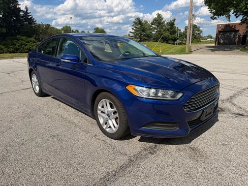Used 2016 Ford Fusion SE FWD image 3