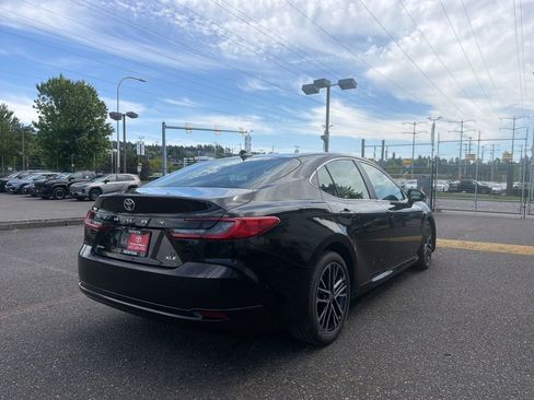 Certified 2025 Toyota Camry XLE FWD image 5