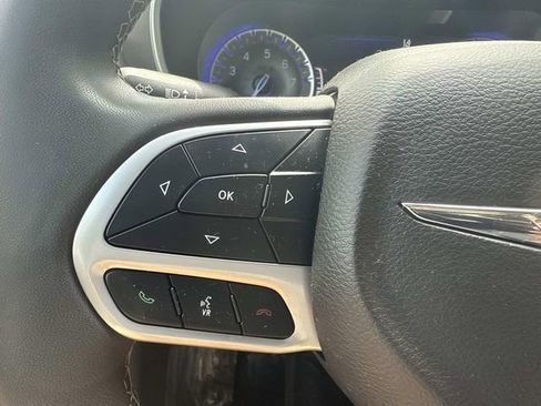 Used 2024 Chrysler Pacifica Touring-L FWD image 32