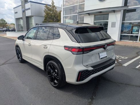 New 2026 Volkswagen Tiguan SE R-Line FWD image 7